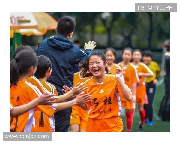 足球小生追梦之路：从校园到职业赛场的成长故事